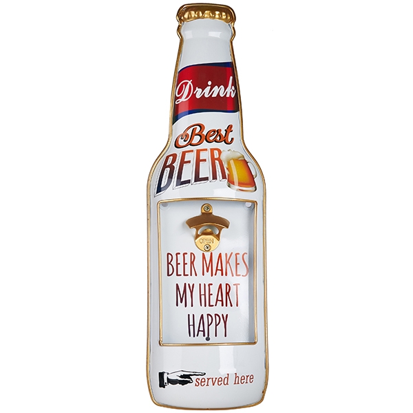 "BEER MAKES MY HEART HAPPY" פותחן בקבוקי בירה תלוי על קיר גדול